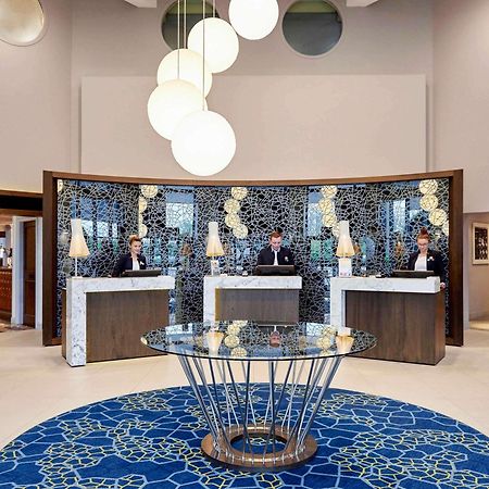 Novotel London Stansted Airport Станстед Маунтфитчет Экстерьер фото