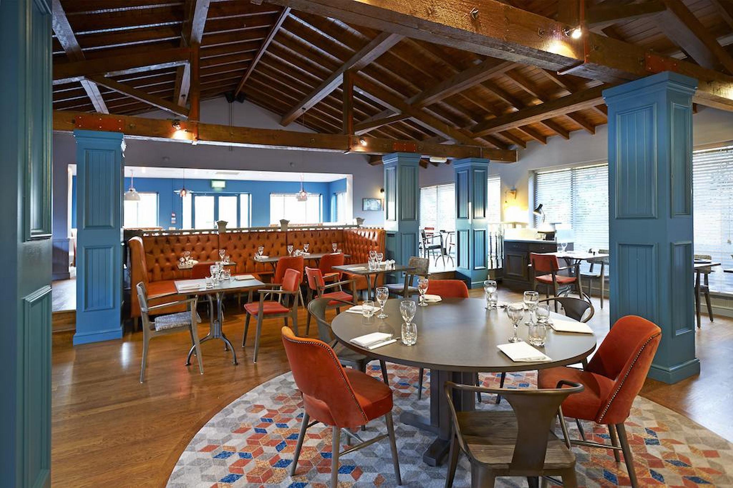 Novotel London Stansted Airport Станстед Маунтфитчет Экстерьер фото