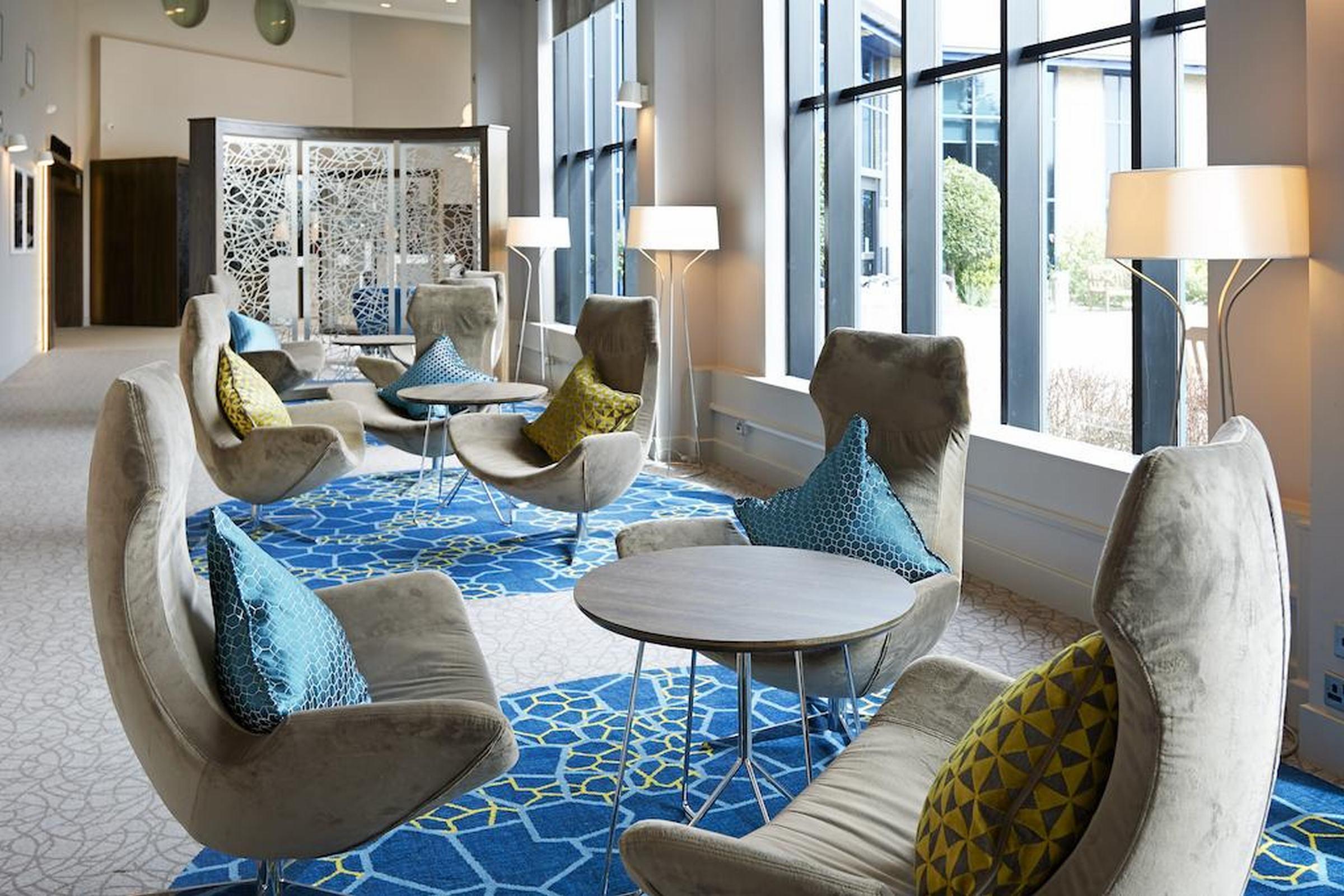 Novotel London Stansted Airport Станстед Маунтфитчет Экстерьер фото