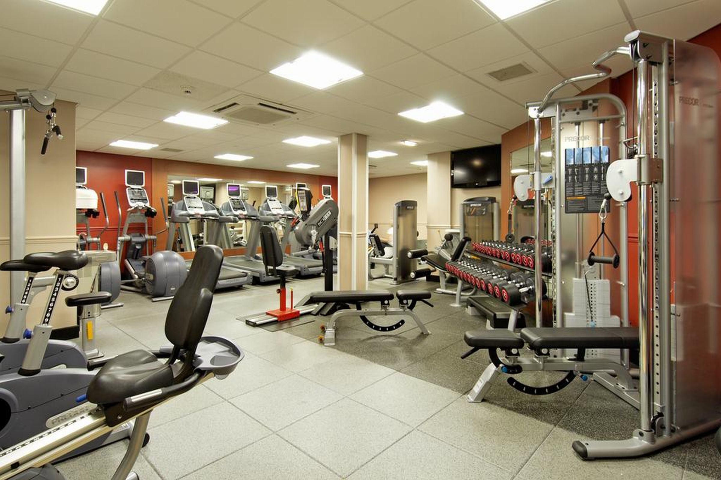 Novotel London Stansted Airport Станстед Маунтфитчет Экстерьер фото