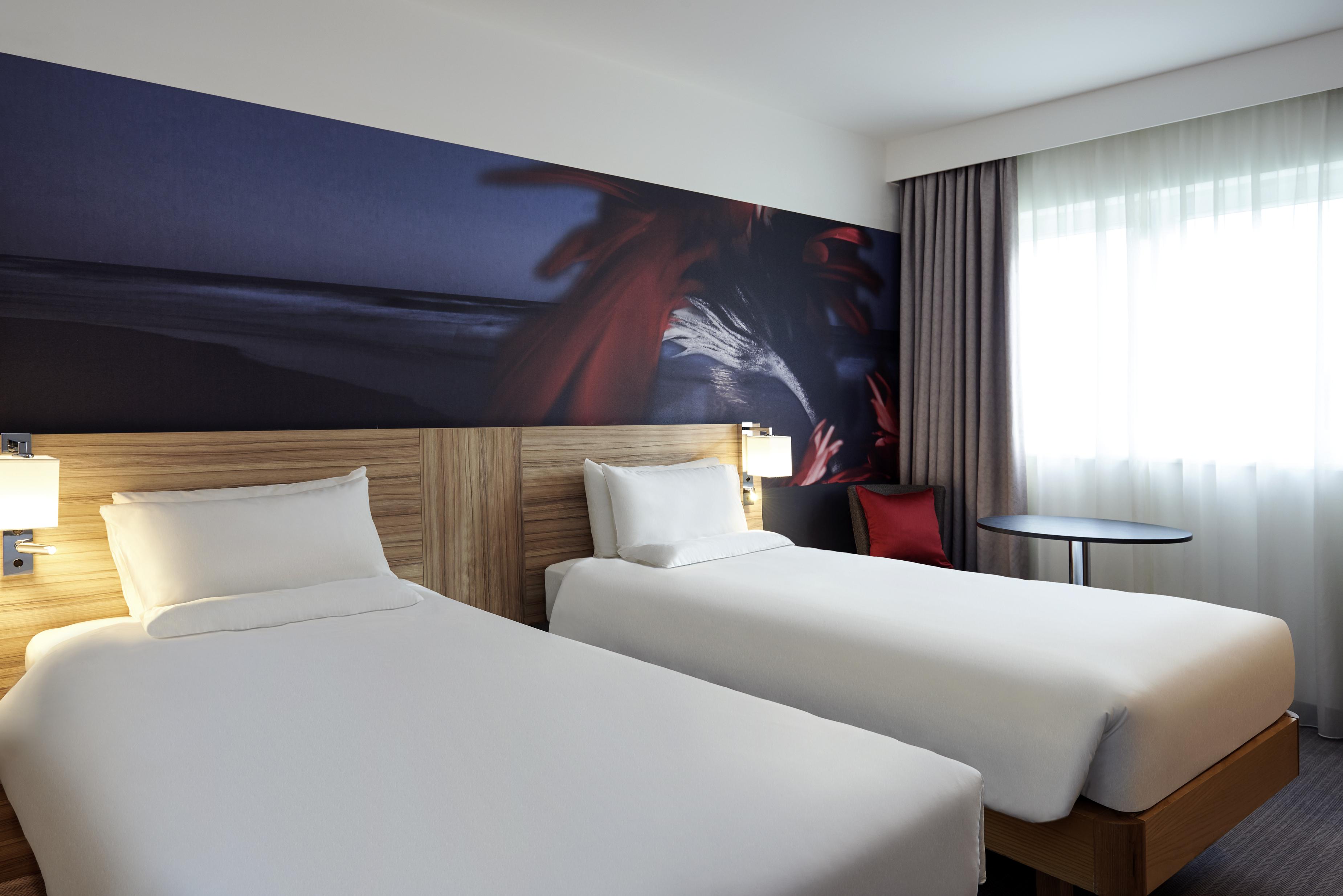Novotel London Stansted Airport Станстед Маунтфитчет Экстерьер фото