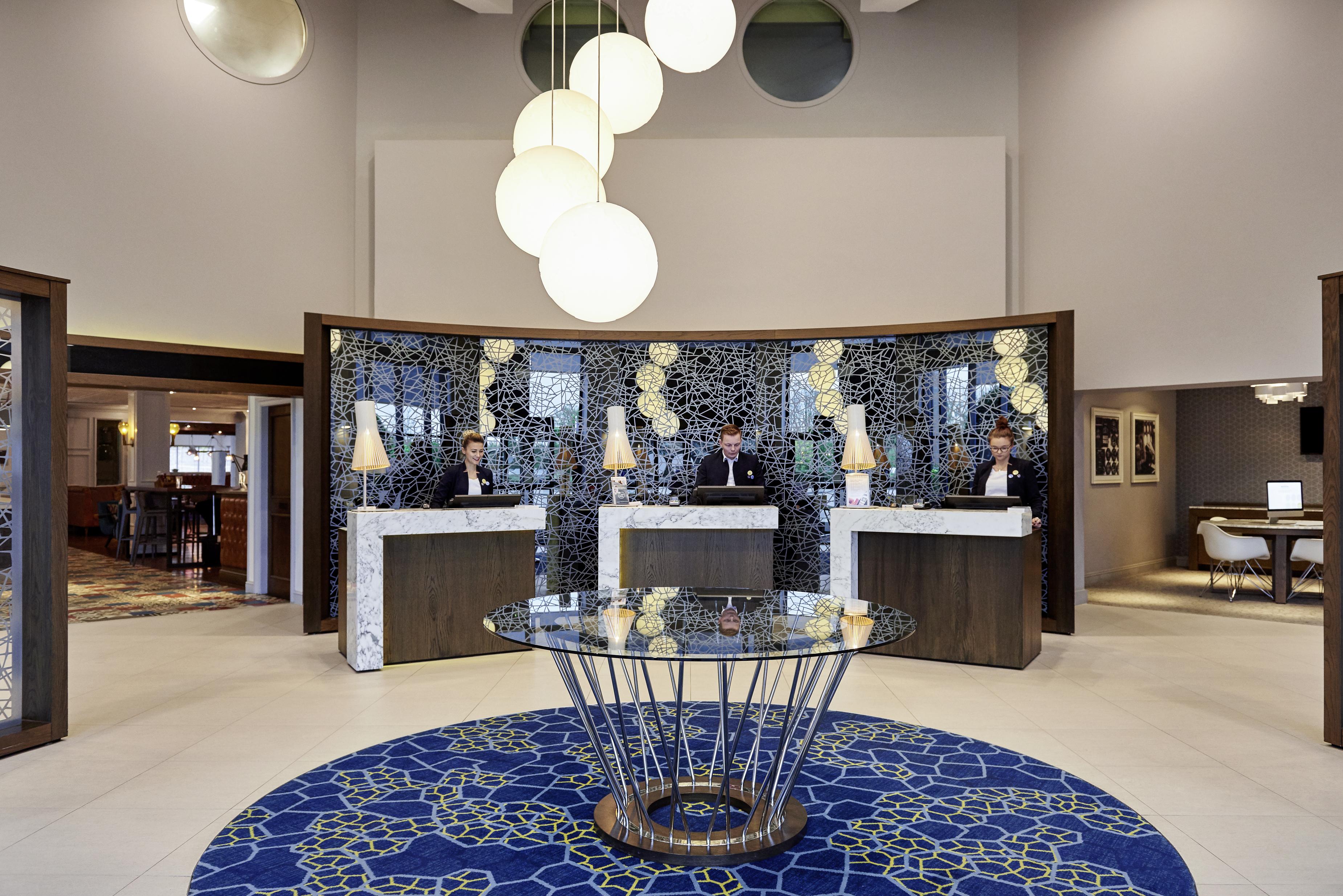 Novotel London Stansted Airport Станстед Маунтфитчет Экстерьер фото