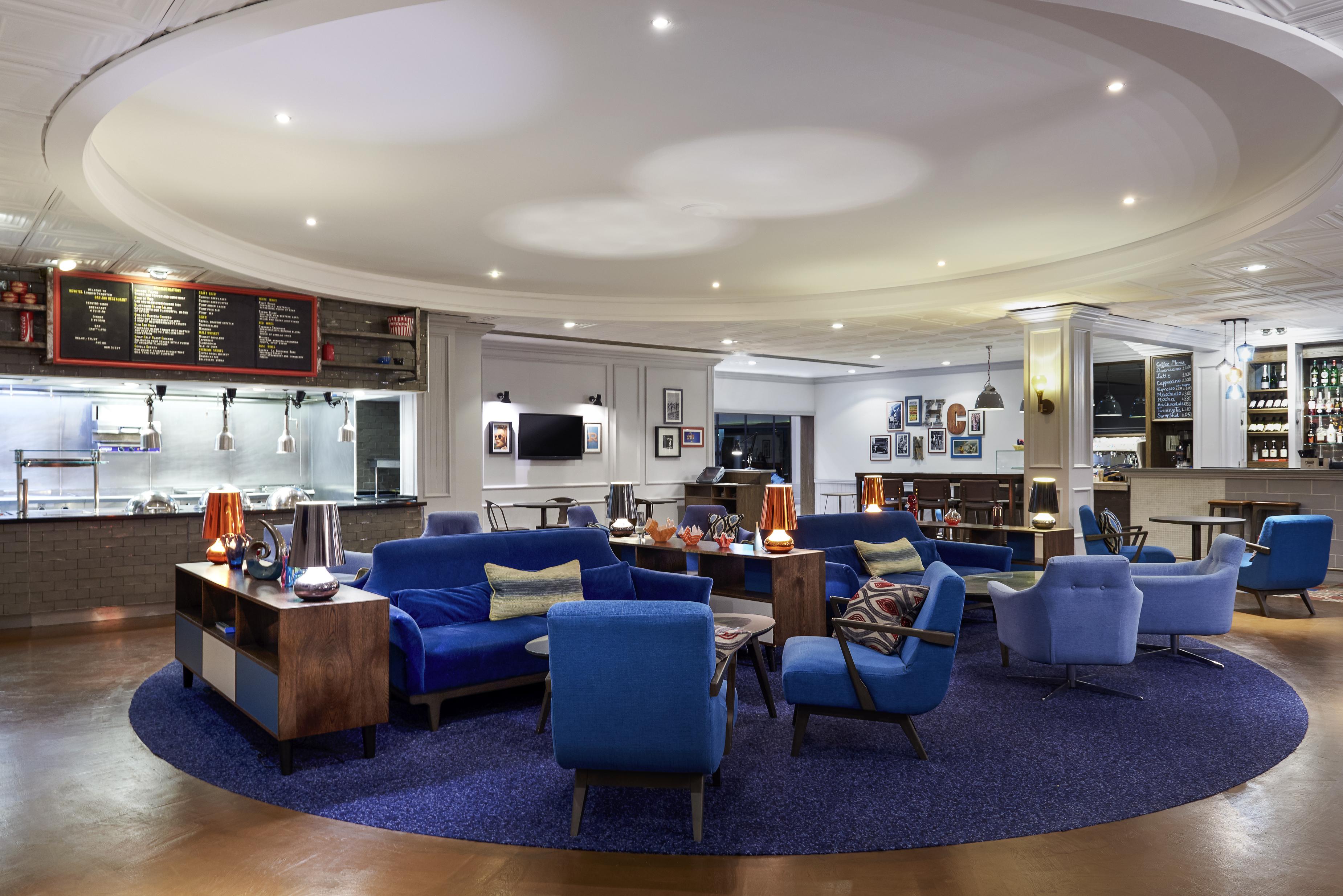 Novotel London Stansted Airport Станстед Маунтфитчет Экстерьер фото