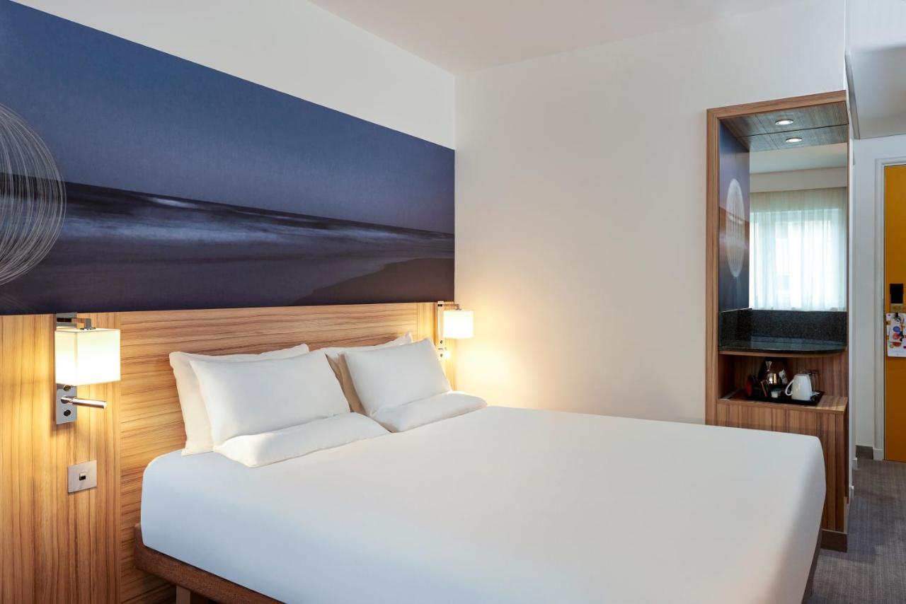Novotel London Stansted Airport Станстед Маунтфитчет Экстерьер фото
