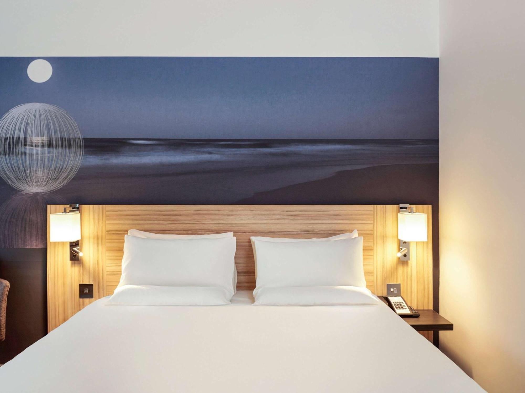 Novotel London Stansted Airport Станстед Маунтфитчет Экстерьер фото