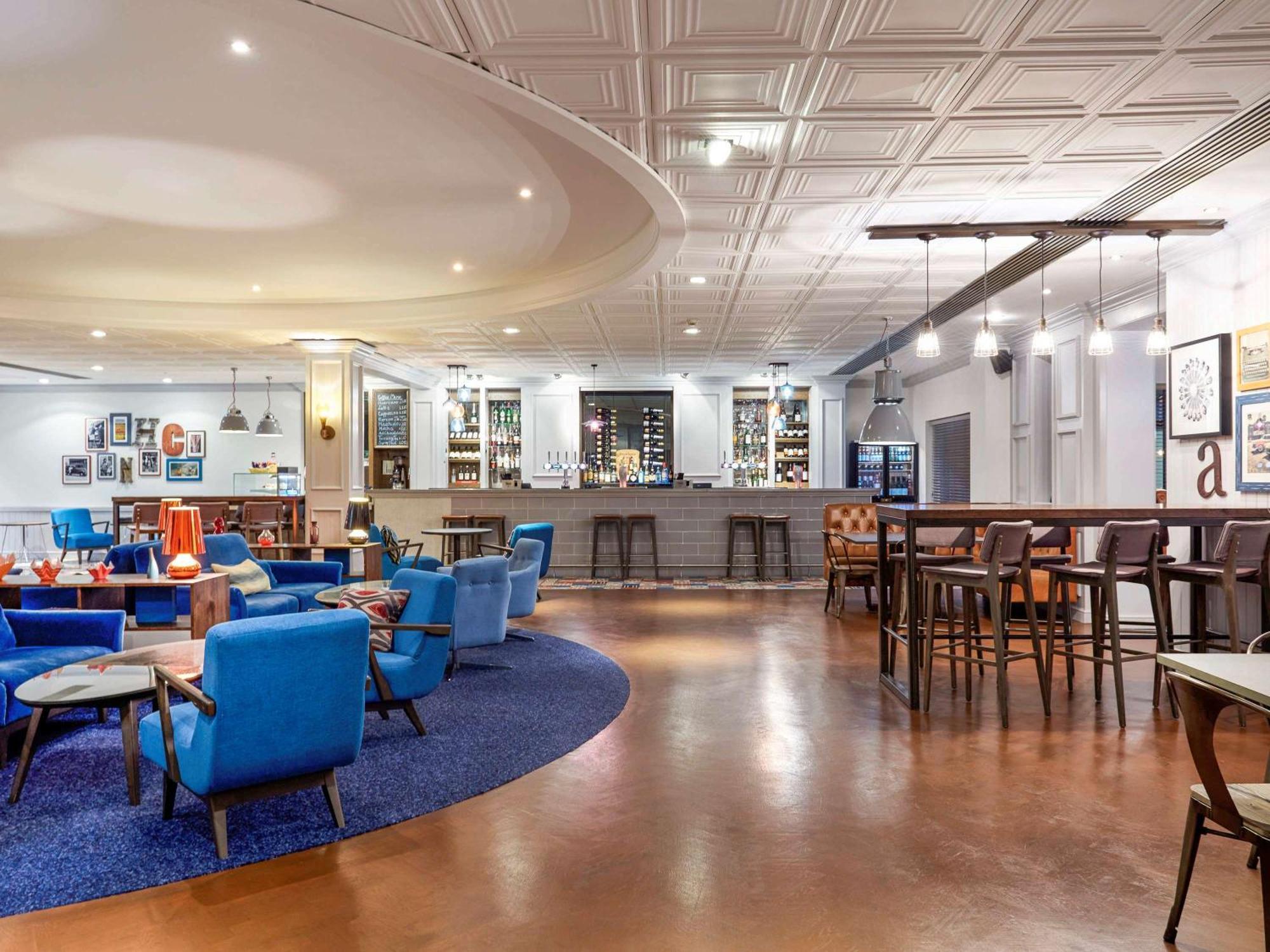 Novotel London Stansted Airport Станстед Маунтфитчет Экстерьер фото
