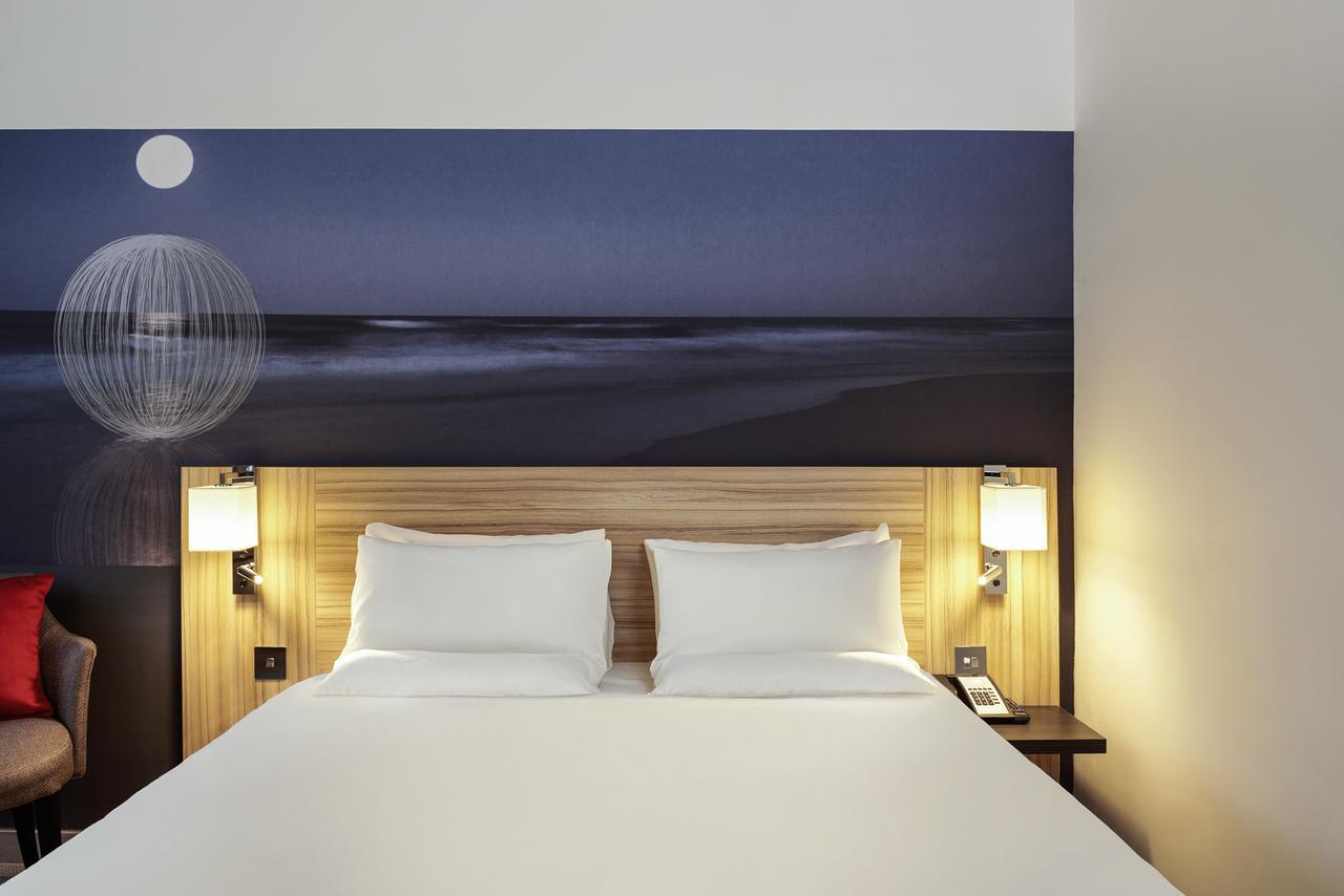 Novotel London Stansted Airport Станстед Маунтфитчет Экстерьер фото