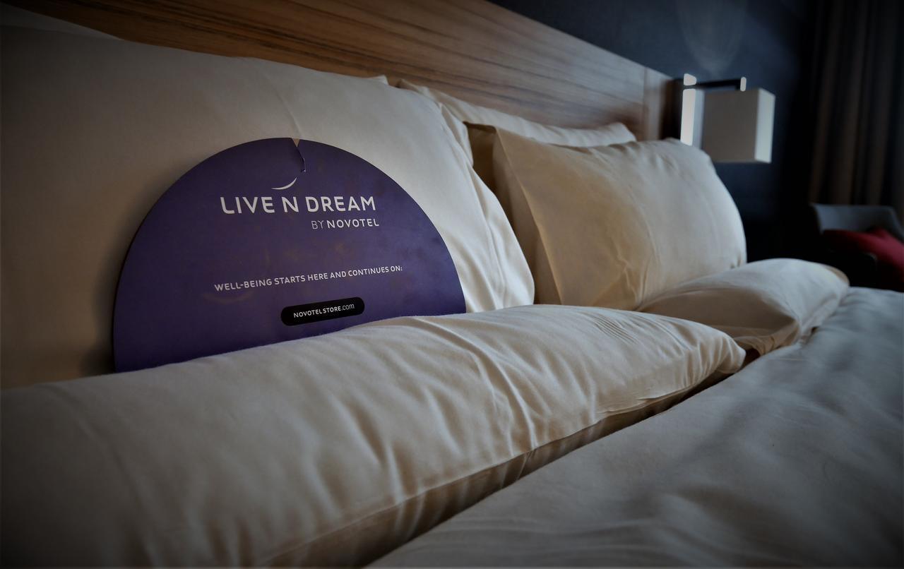 Novotel London Stansted Airport Станстед Маунтфитчет Экстерьер фото
