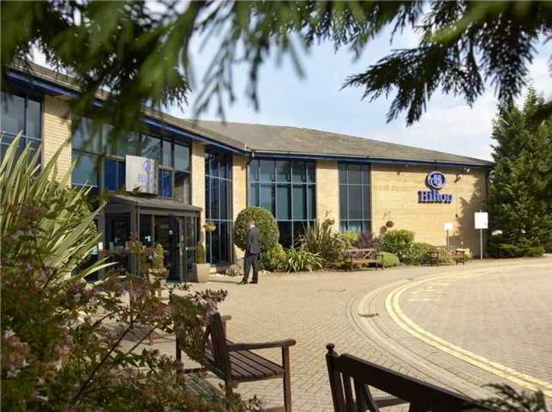Novotel London Stansted Airport Станстед Маунтфитчет Экстерьер фото